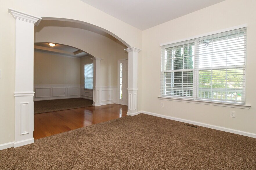 Building Photo - 129 Lilyfield Ln