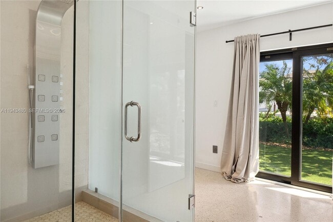 Building Photo - 12901 Oleander Rd