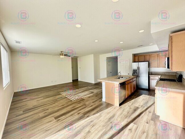 Building Photo - 1/2 Month Free - Look & Lease Same Day!!! Spacious 4-Bedroom 3 Bath, 3 Car Garage Home with Loft,...