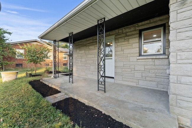 Building Photo - 1032 Algonquin Trail