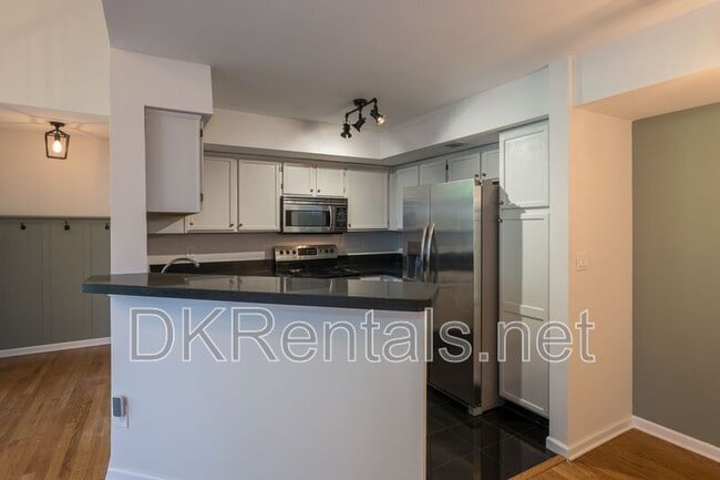 Building Photo - 521 McGill Park Ave NE