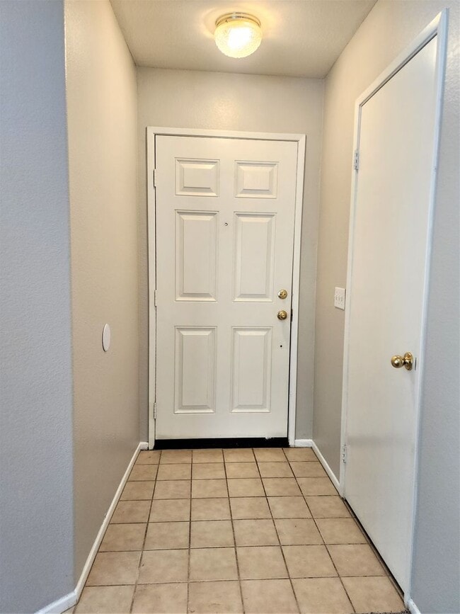 Building Photo - Great Single Story Home McVicker Canyon Hi...