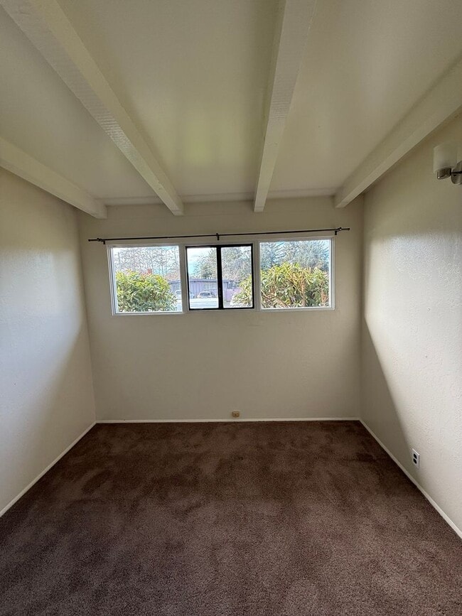 Building Photo - 1123 Vernon St