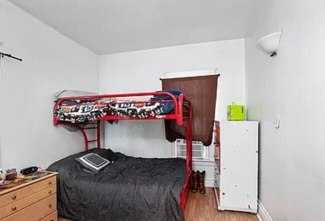 Building Photo - 1318 Division St