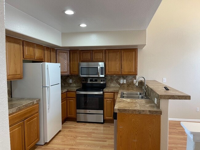 Building Photo - 1021 S Walden Way