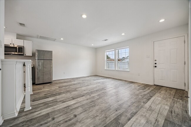 Building Photo - 2610 Cochran St