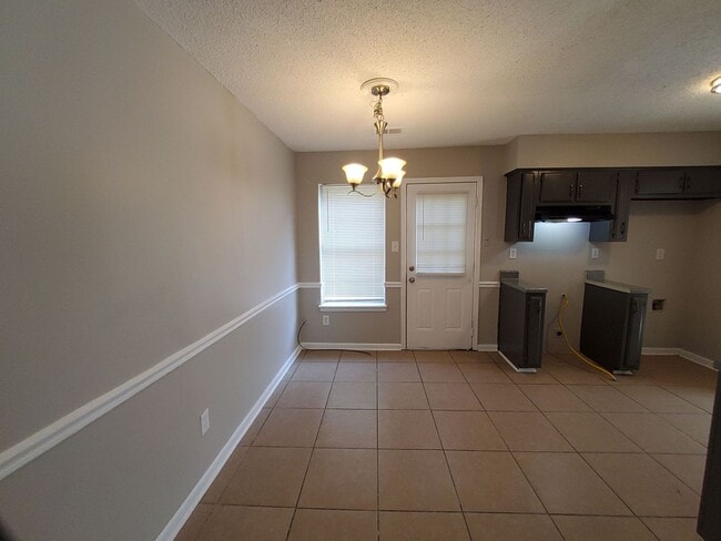 Building Photo - 4582 Summer Creek N