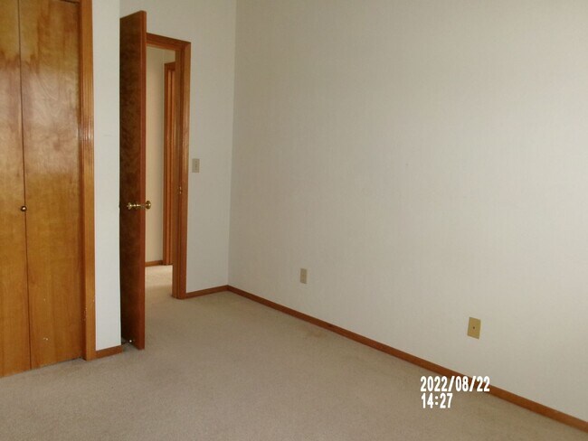 Building Photo - 1431 SW Birdie Dr