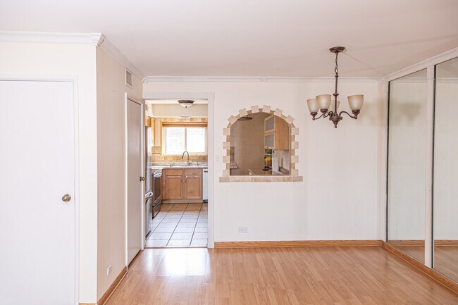 Building Photo - 9480 Bay Colony Dr