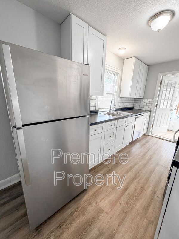 Building Photo - 36 N Poe St