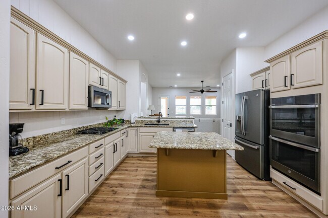 Building Photo - 14383 W Monte Vista Rd