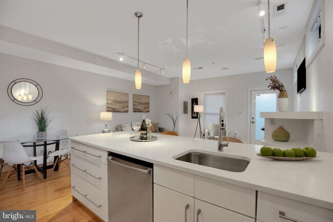 Building Photo - 2106 10th St NW