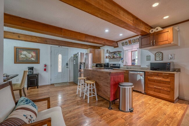 Building Photo - 104 Meadowood