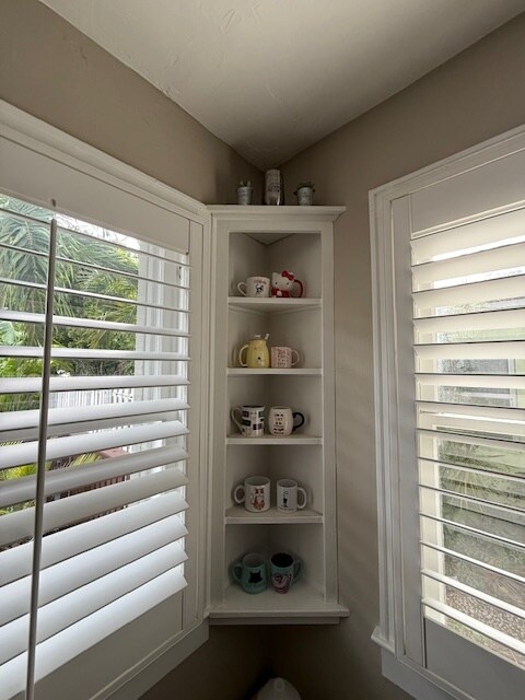 Building Photo - 1642 Van Buren St