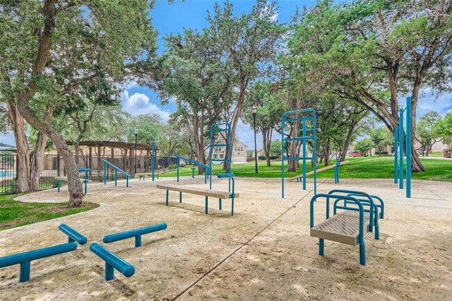 Building Photo - $500 off the first FULL month's rent