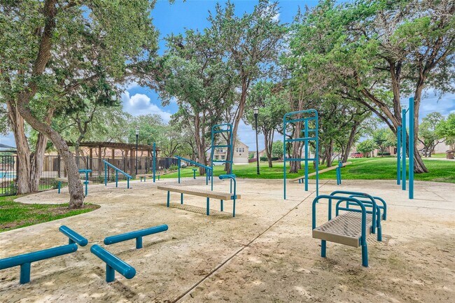 Building Photo - Over 3300 Square Feet