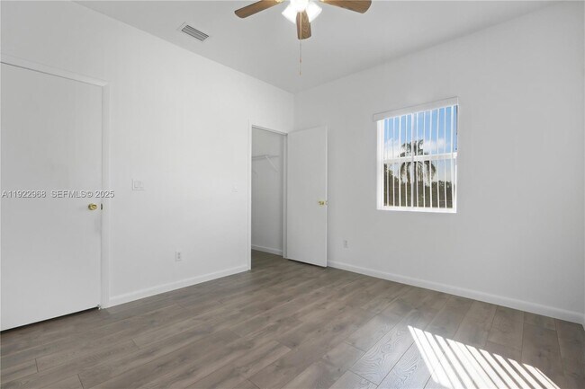 Building Photo - 5610 SW 43rd St