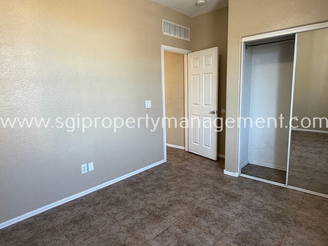 Building Photo - 1541 W St Kateri Dr
