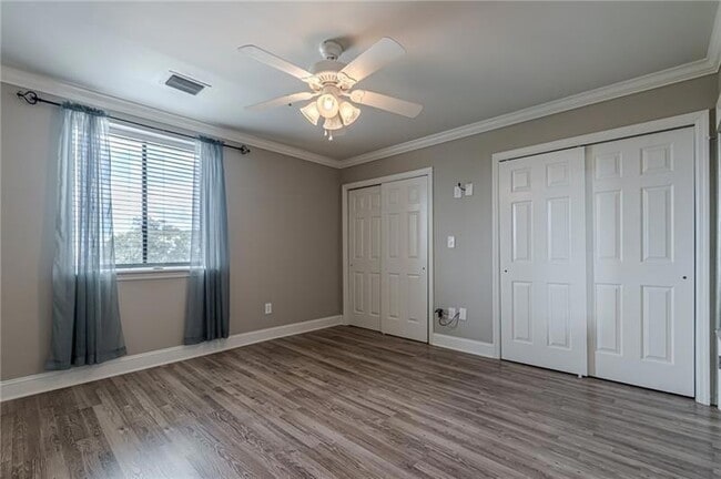 Building Photo - 300 Johnson Ferry Rd