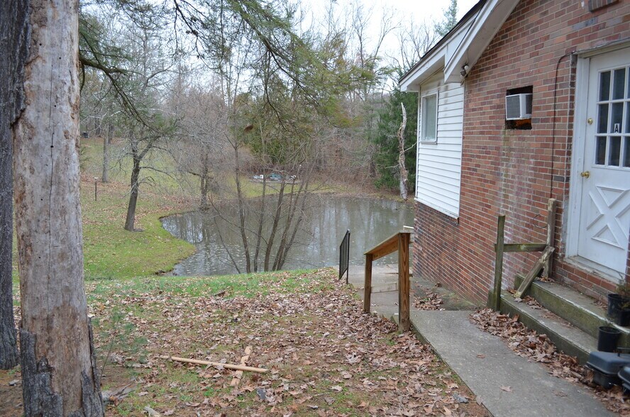 Building Photo - 19 E Clearview Dr