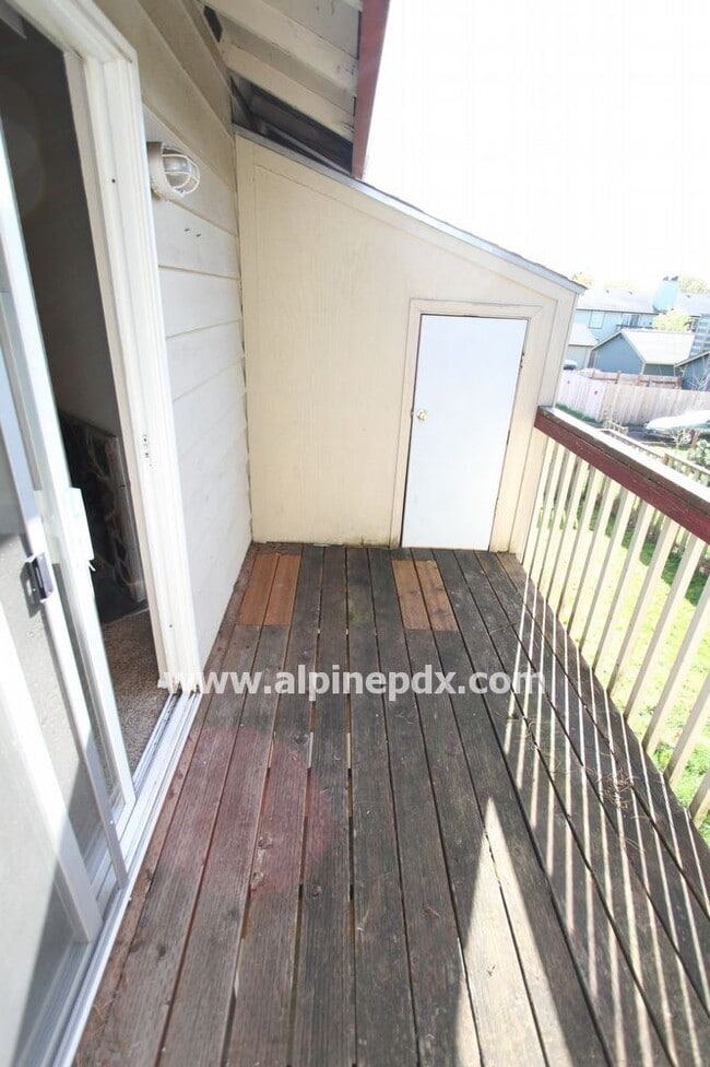 Building Photo - 2 Bed Upstairs Unit at Conestoga!