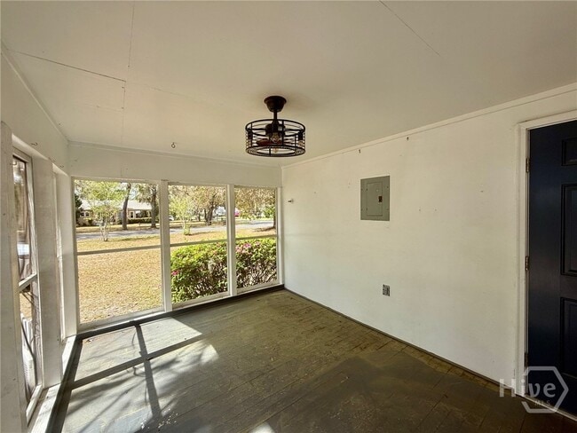 Building Photo - 504 N Maple St