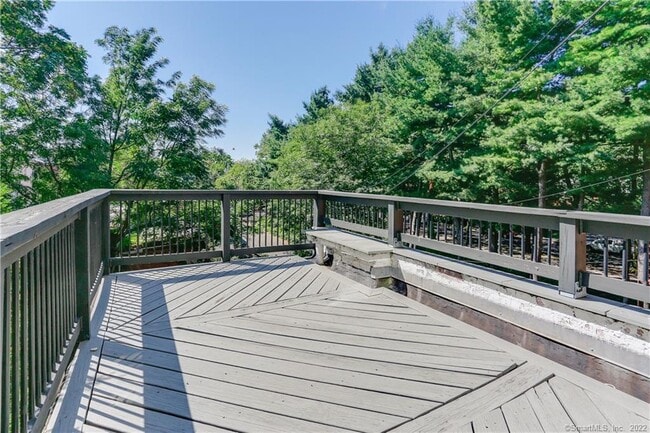 Building Photo - 558 Chapel St