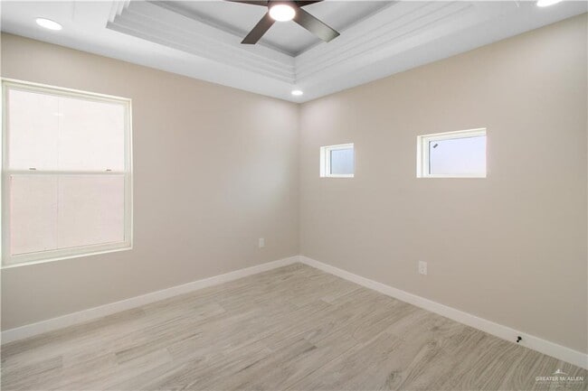 Building Photo - 16 May St