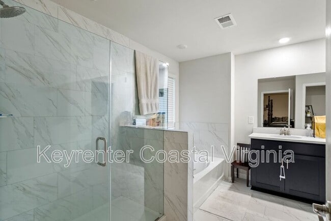 Building Photo - 175 Royal Black Heath