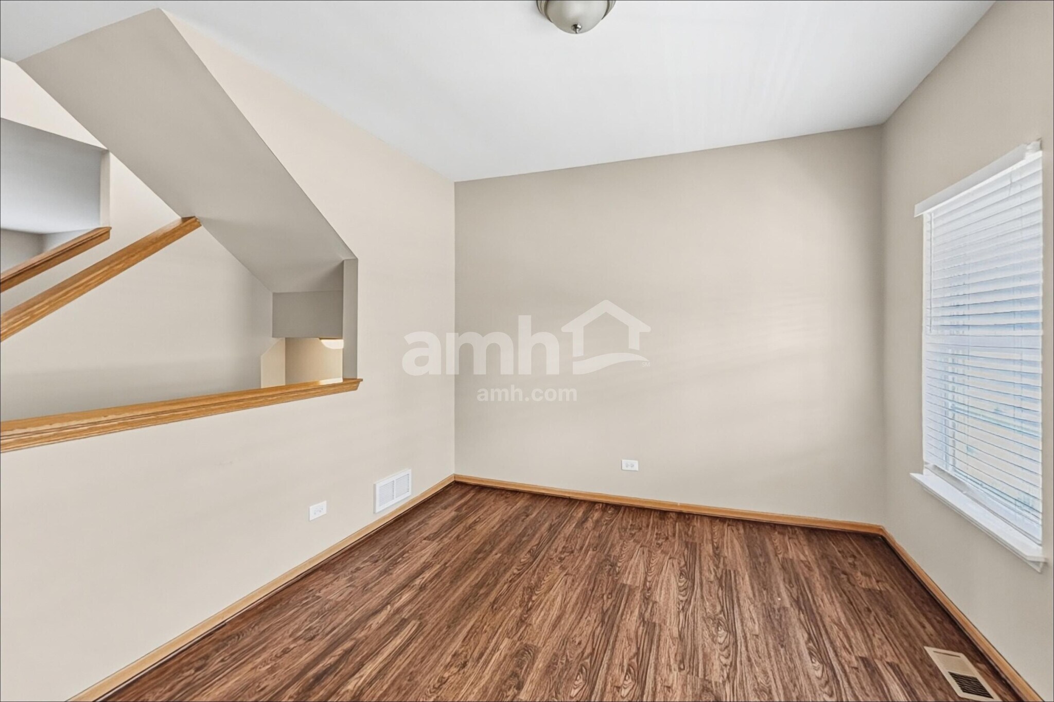 Building Photo - 204 Winding Trl