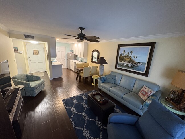 Building Photo - 200 The Esplanade N