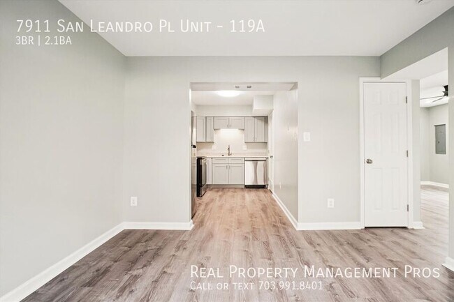 Building Photo - 7911 San Leandro Pl