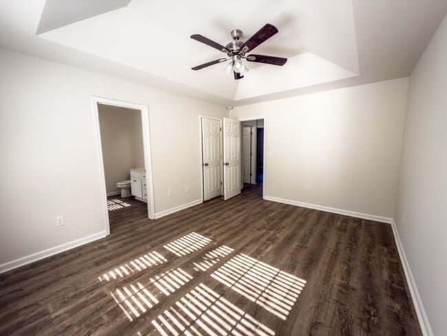 Building Photo - Beautiful Home with Fenced Backyard Near UGA Vet School