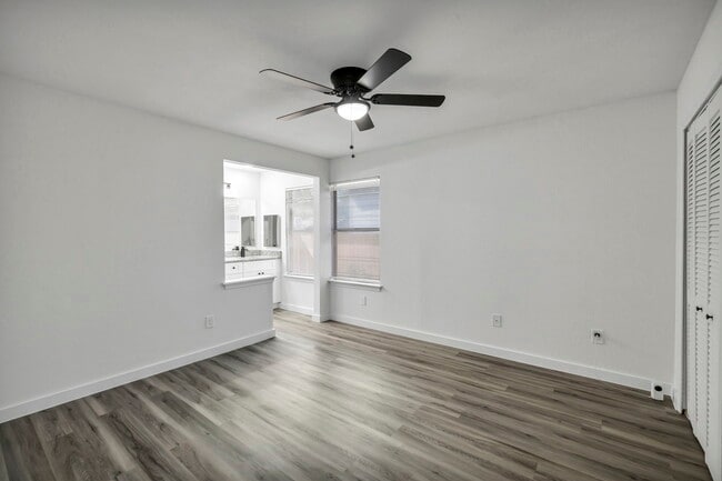Building Photo - 5903 Kevin Kelly Pl