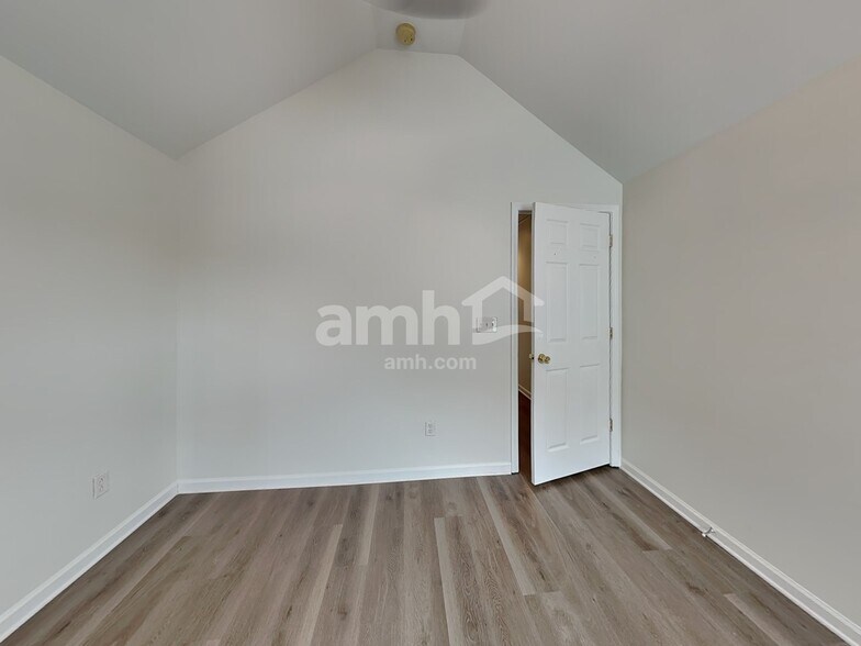 Building Photo - 2314 Lexington Ave