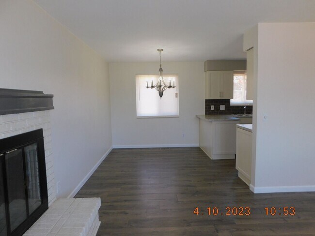 Building Photo - Welcome Home! Beautiful house in Littleton!