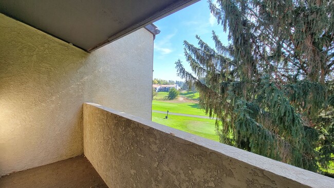 Building Photo - 3-bedroom, 2-bath Condo 'On the Green'