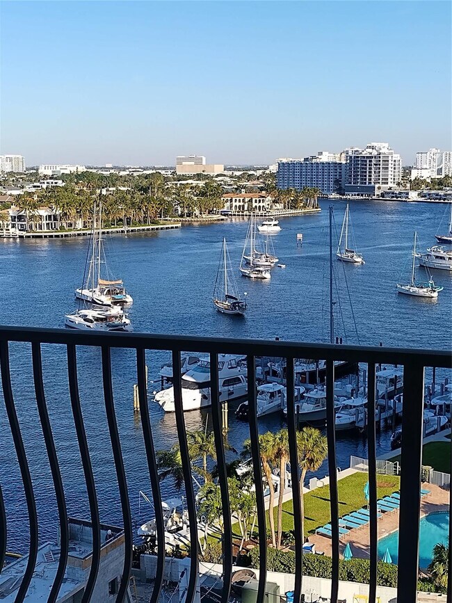 Building Photo - 100 S Birch Rd