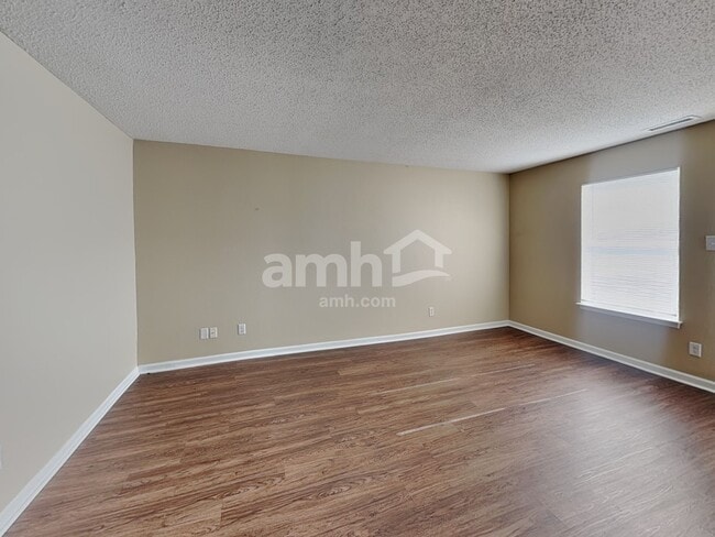 Building Photo - 5973 Redcliff North Ln