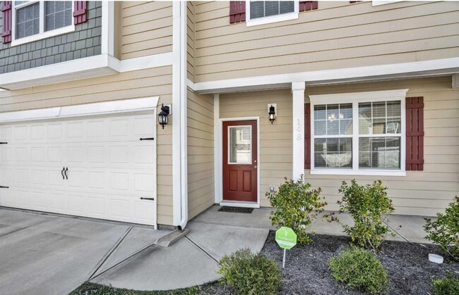 Building Photo - Spacious 3/2.5 Home in Simpsonville!