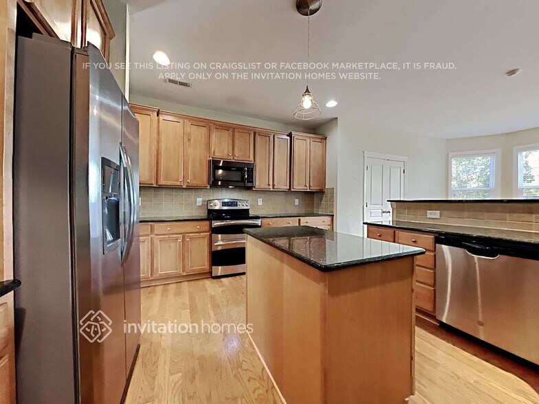 Building Photo - 8426 Fairlight Dr