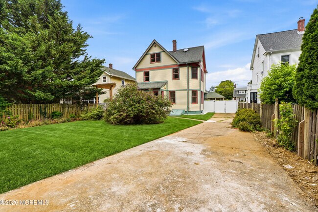 Building Photo - 638 Overton Pl