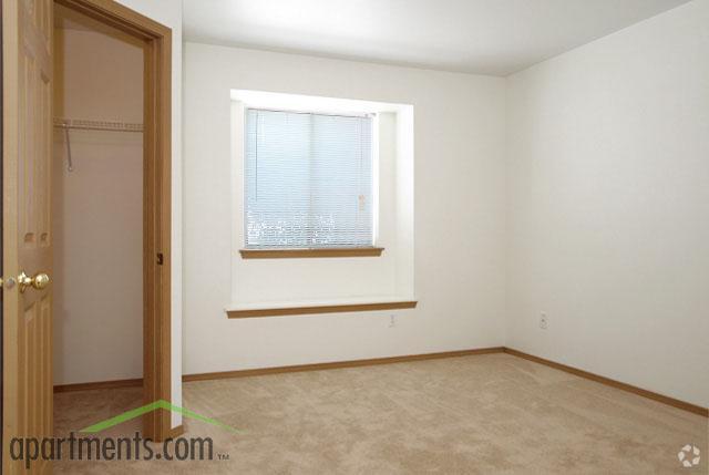 Bedroom - Parklane Court Townhomes