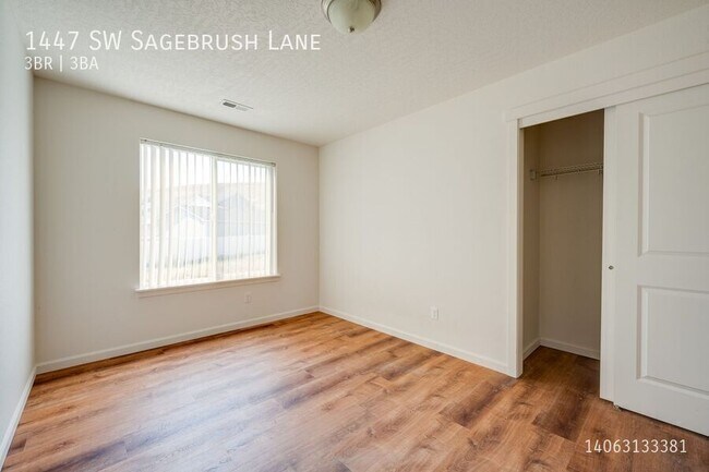Building Photo - 1447 SW Sagebrush Ln