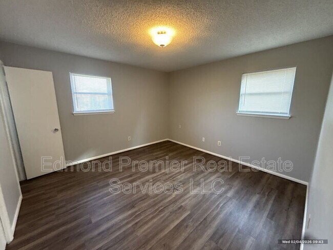 Building Photo - 629 Reynolds Rd