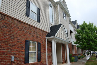 Building Photo - 2 Bedroom Condo Located in Cornerstone