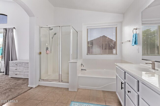 Building Photo - 22335 Vargas Dr