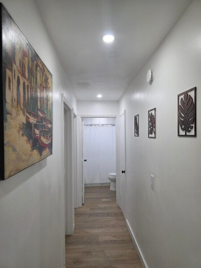 Building Photo - 320 Sterling Ave