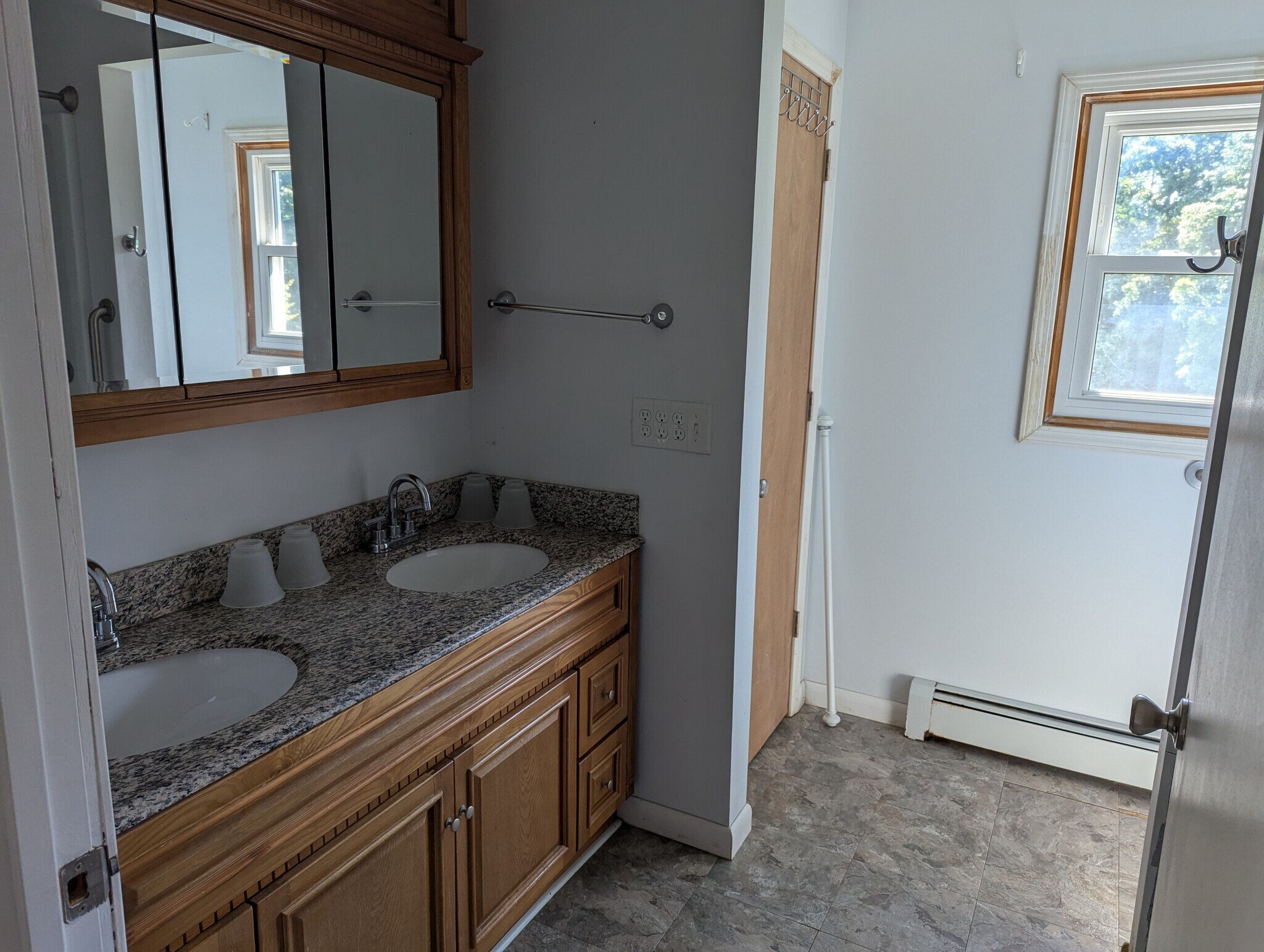 MAIN BATH - 109 Allyn Rd