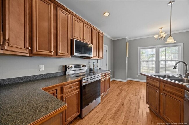Building Photo - 3825 Barnsdale Dr